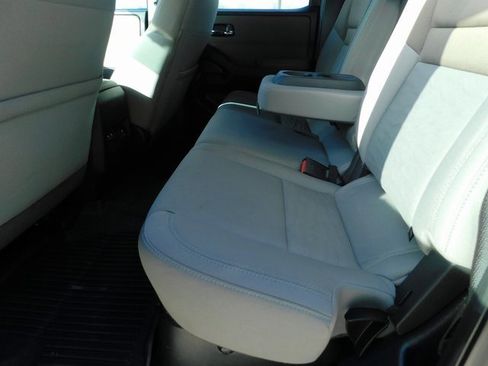 Used 2022 Nissan Frontier SV image 21