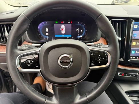 Used 2024 Volvo XC60 B5 Plus image 13