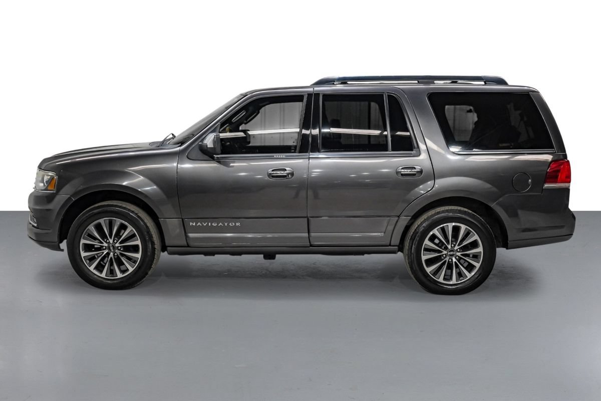 Used 2016 Lincoln Navigator Select RWD image 7
