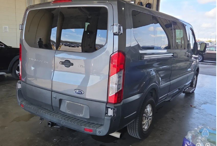 Used 2021 Ford Transit 350 XLT RWD image 3