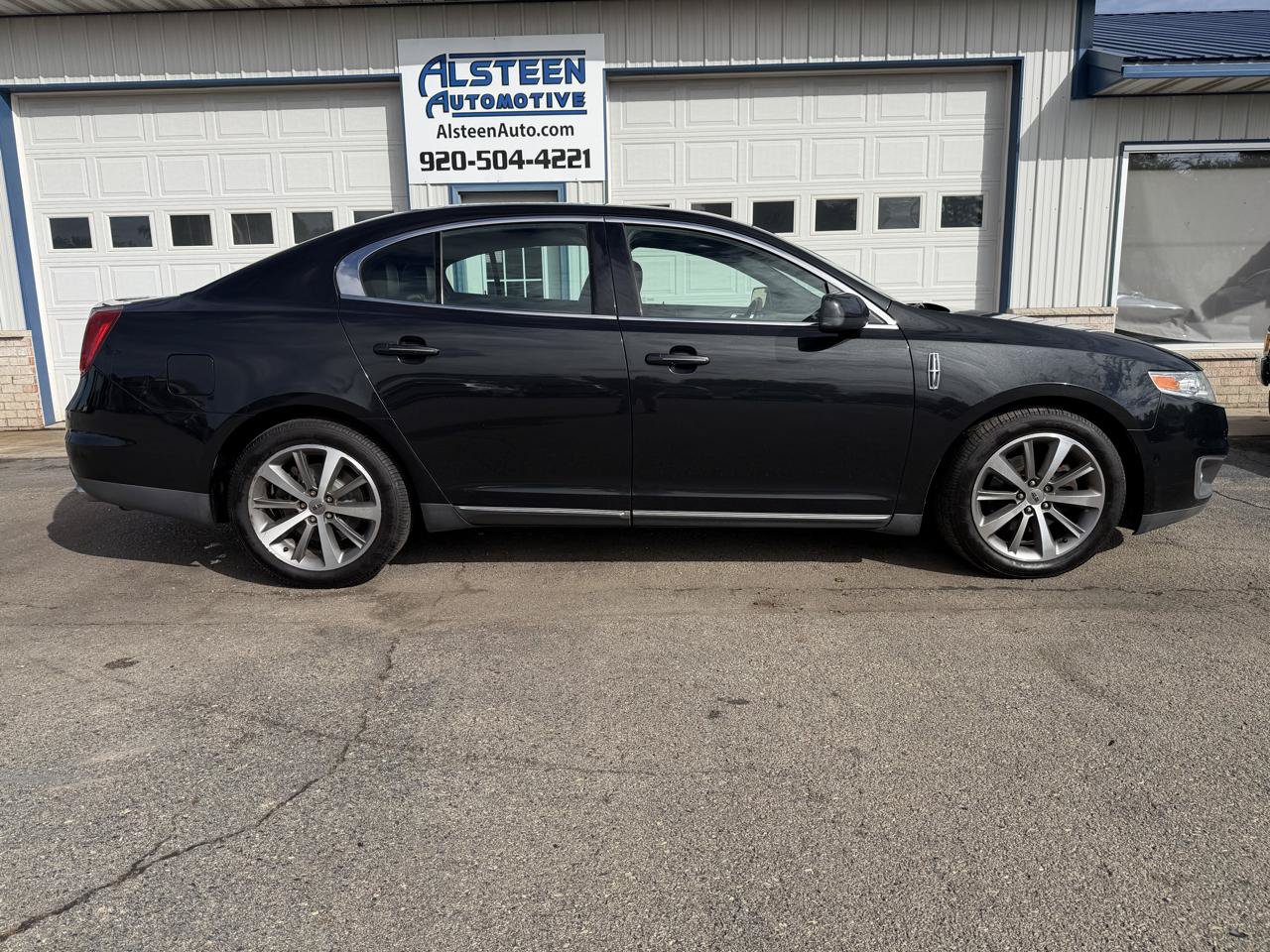Used 2009 Lincoln MKS AWD image 2