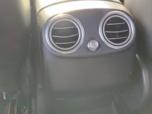 Used 2020 Mercedes-Benz GLC 300 4MATIC image 32