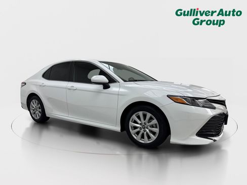 Used 2019 Toyota Camry LE FWD image 12