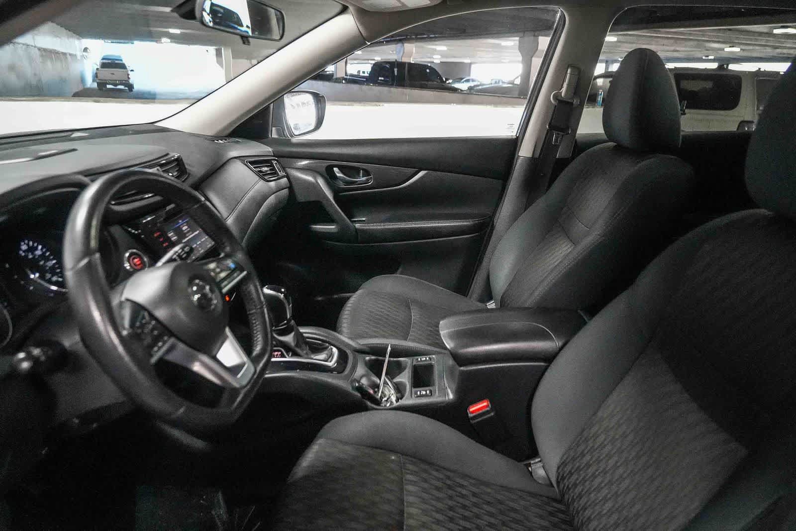 Used 2019 Nissan Rogue SV w/ Sun & Sound Touring Package AWD/4WD image 18