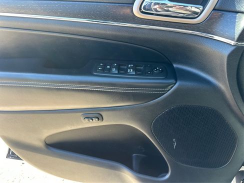 Used 2017 Jeep Grand Cherokee Limited image 28