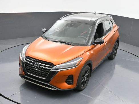 Used 2023 Nissan Kicks SR image 30