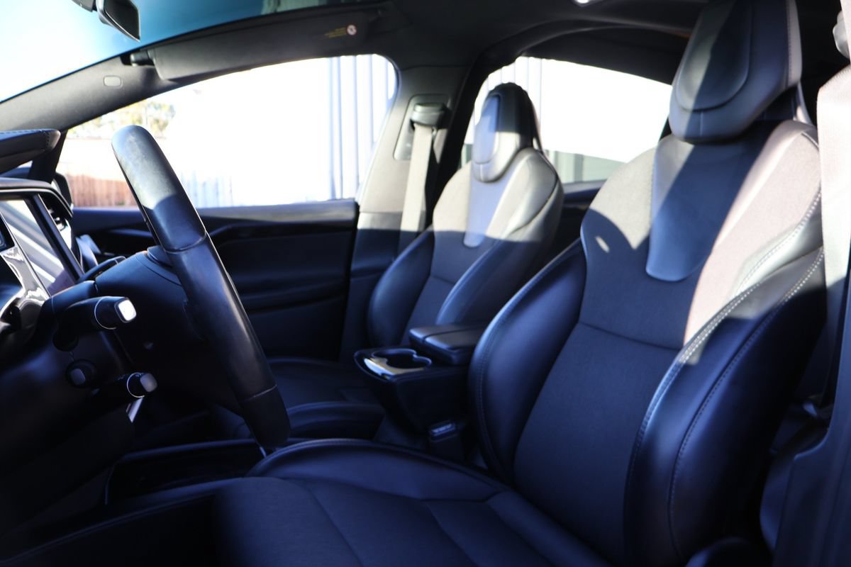 Used 2018 Tesla Model X 75D AWD/4WD image 11