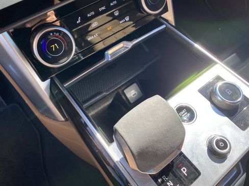 Used 2023 Land Rover Range Rover Long Wheelbase SE image 34