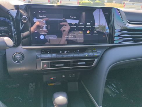 Used 2025 Toyota Camry XSE FWD image 23