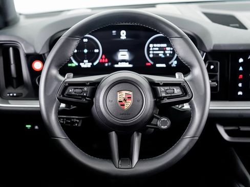 Used 2025 Porsche Cayenne image 13