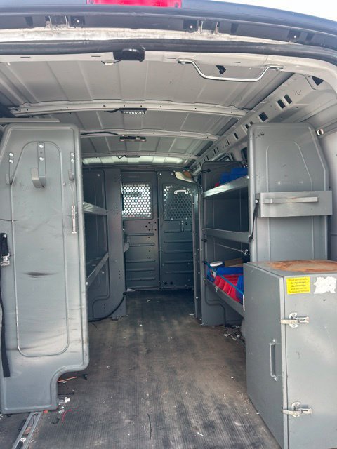 Used 2015 Chevrolet Express 2500 RWD image 11