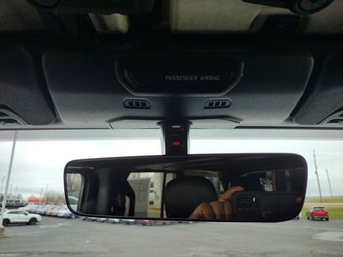 Used 2018 Jeep Wrangler Unlimited Sahara image 32