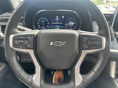Used 2022 Chevrolet Tahoe Z71 w/ Luxury Package AWD/4WD image 16
