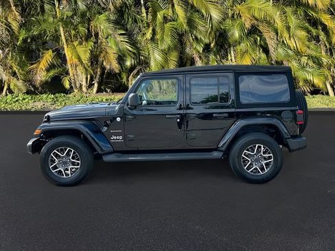 Used 2024 Jeep Wrangler Unlimited Sahara w/ Technology Group AWD/4WD image 9