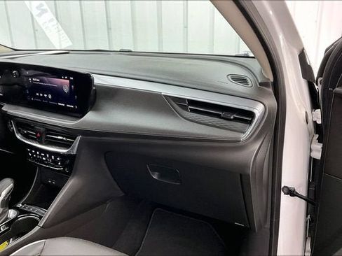 Certified 2025 Buick Encore GX Avenir w/ Avenir Convenience Package AWD/4WD image 17