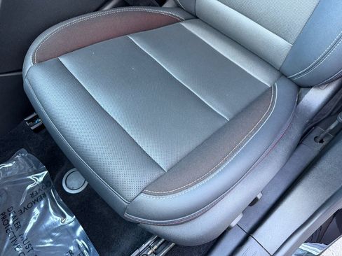 Used 2024 Chevrolet Equinox EV RS FWD image 21