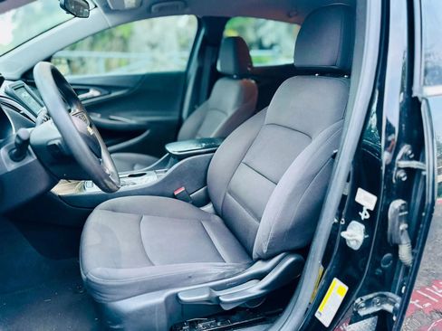 Used 2018 Chevrolet Malibu LS w/ LPO, Convenience Package 1 FWD image 9