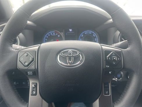 Used 2023 Toyota Tacoma TRD Off-Road w/ Technology Package AWD/4WD image 12
