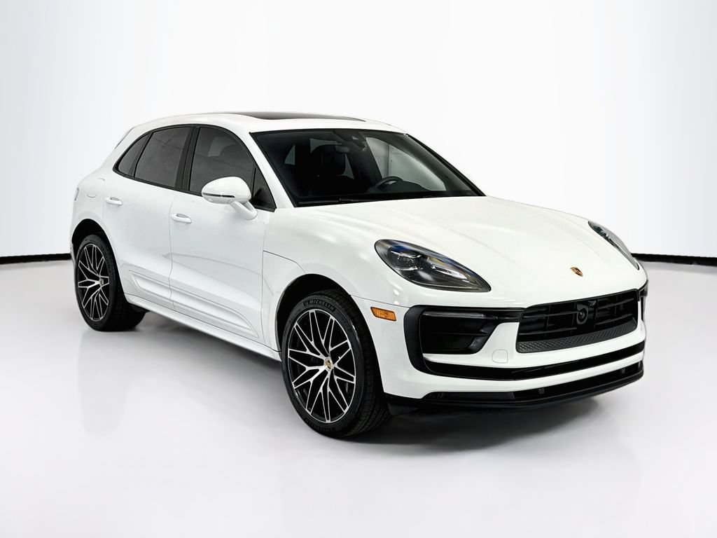 Used 2023 Porsche Macan AWD/4WD image 3
