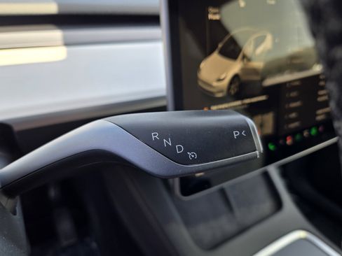 Used 2023 Tesla Model Y Long Range AWD/4WD image 23