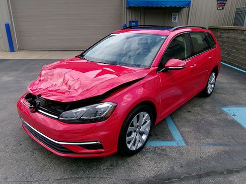Used 2019 Volkswagen Golf S image 1