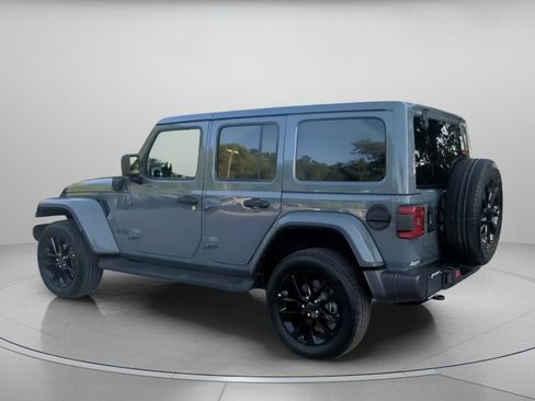 Used 2025 Jeep Wrangler Unlimited Sahara AWD/4WD image 19