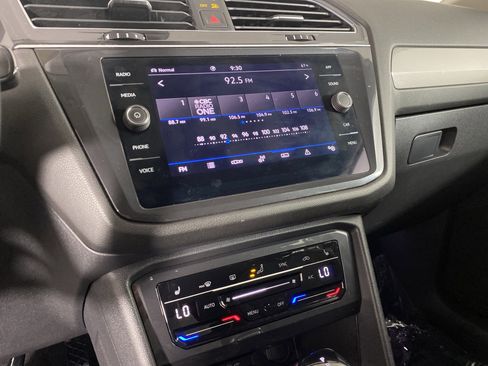 Used 2022 Volkswagen Tiguan SE image 29