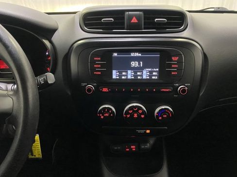 Used 2018 Kia Soul image 18