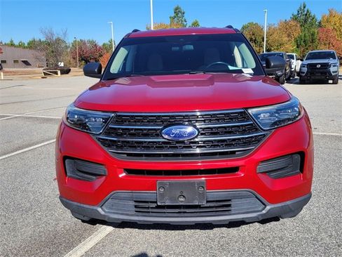 Used 2020 Ford Explorer XLT image 2