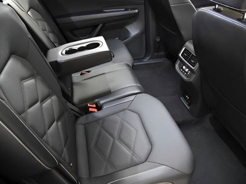 Used 2024 Volkswagen Atlas SE image 37