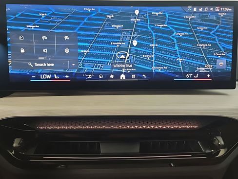 Used 2025 BMW 230i Coupe w/ Convenience Package image 14