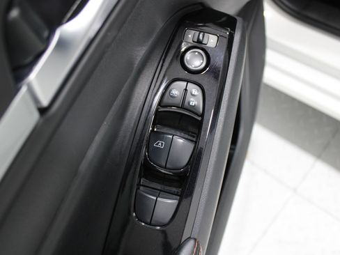 Used 2024 Nissan Altima 2.5 SR FWD image 38