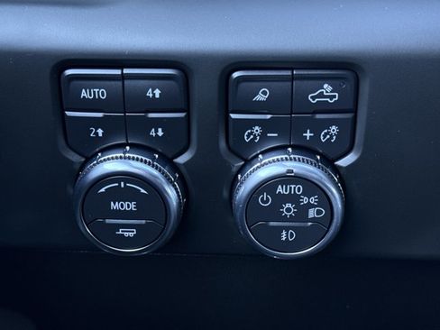 Used 2024 GMC Sierra 2500 AT4 w/ AT4 Premium Plus Package image 28