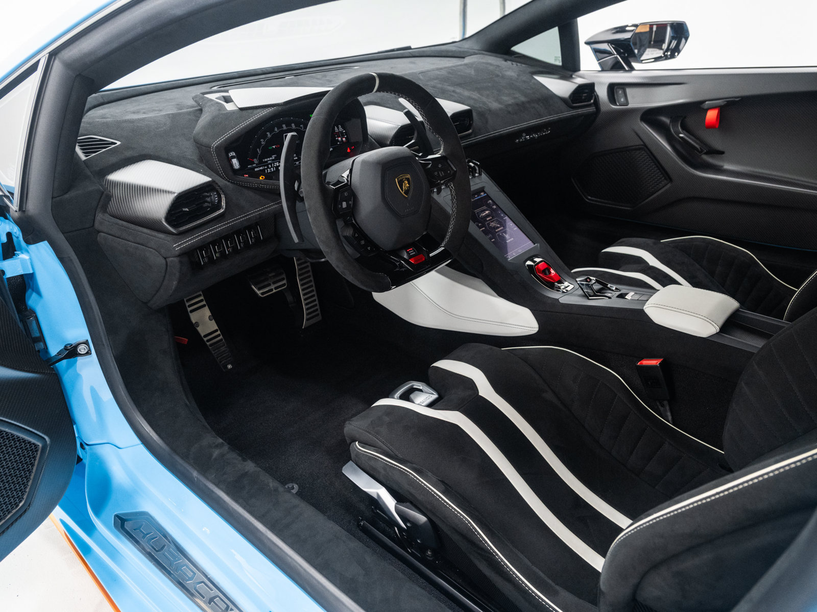 Used 2022 Lamborghini Huracan STO RWD image 30
