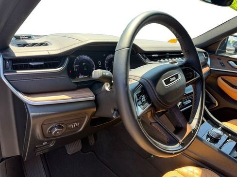 Used 2023 Jeep Grand Cherokee Summit AWD/4WD image 17