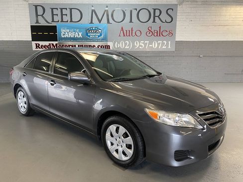 Used 2011 Toyota Camry LE FWD image 1
