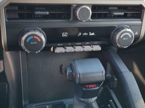 Used 2024 Toyota Tacoma TRD Off-Road image 21