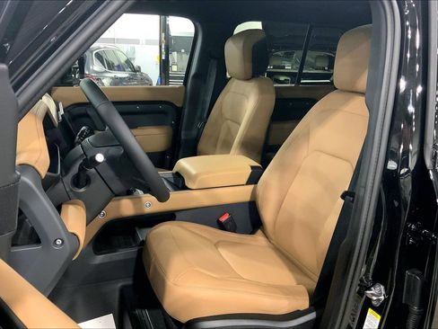 New 2026 Land Rover Defender 110 X-Dynamic SE image 9