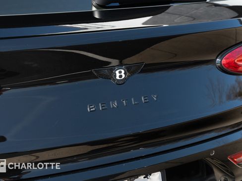 Used 2025 Bentley Bentayga image 16