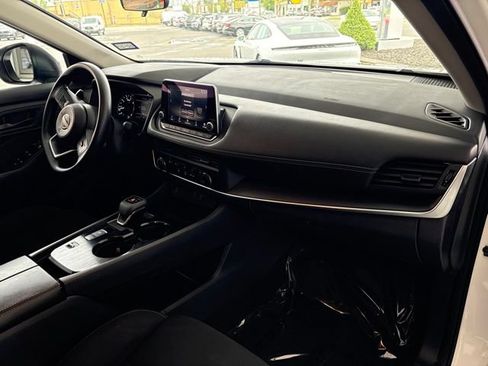 Used 2024 Nissan Rogue S FWD image 11