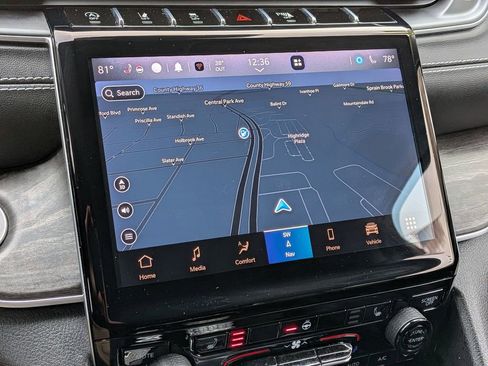 Used 2023 Jeep Grand Cherokee L Limited image 19