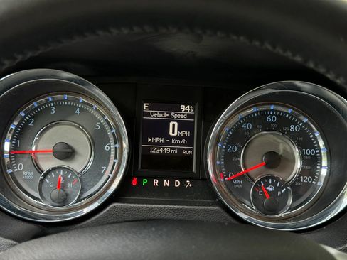 Used 2016 Chrysler Town & Country Touring FWD image 14