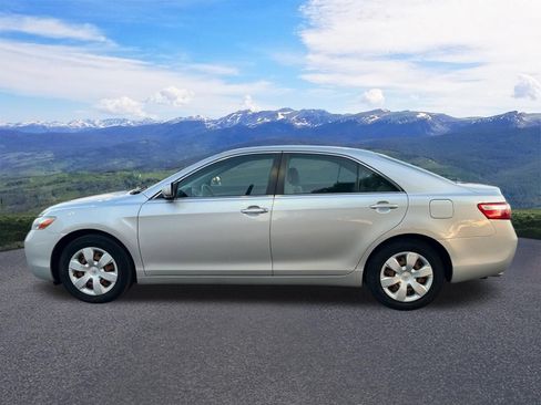 Used 2008 Toyota Camry LE FWD image 2