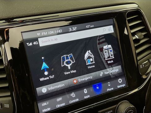 Used 2022 Jeep Grand Cherokee Laredo X image 12