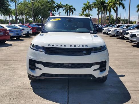 Used 2025 Land Rover Range Rover Sport SE image 2