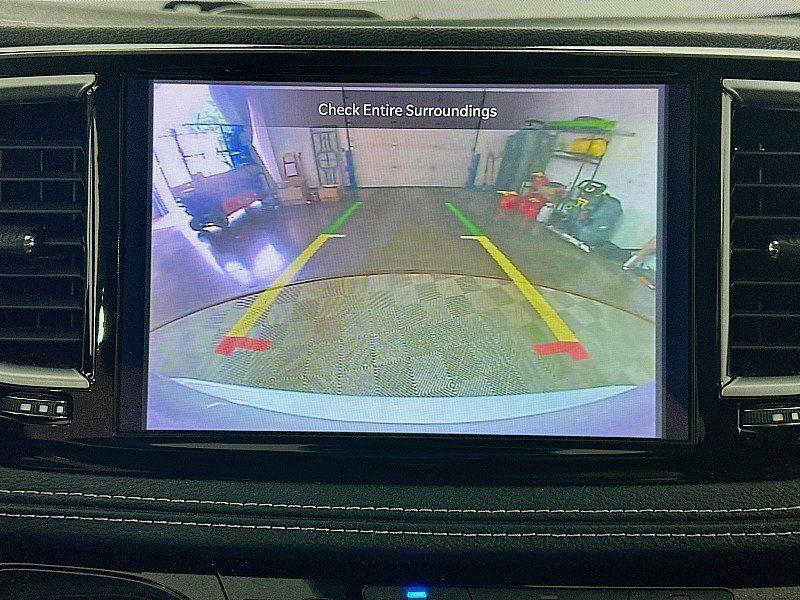 Used 2023 Chrysler Pacifica Limited FWD image 17