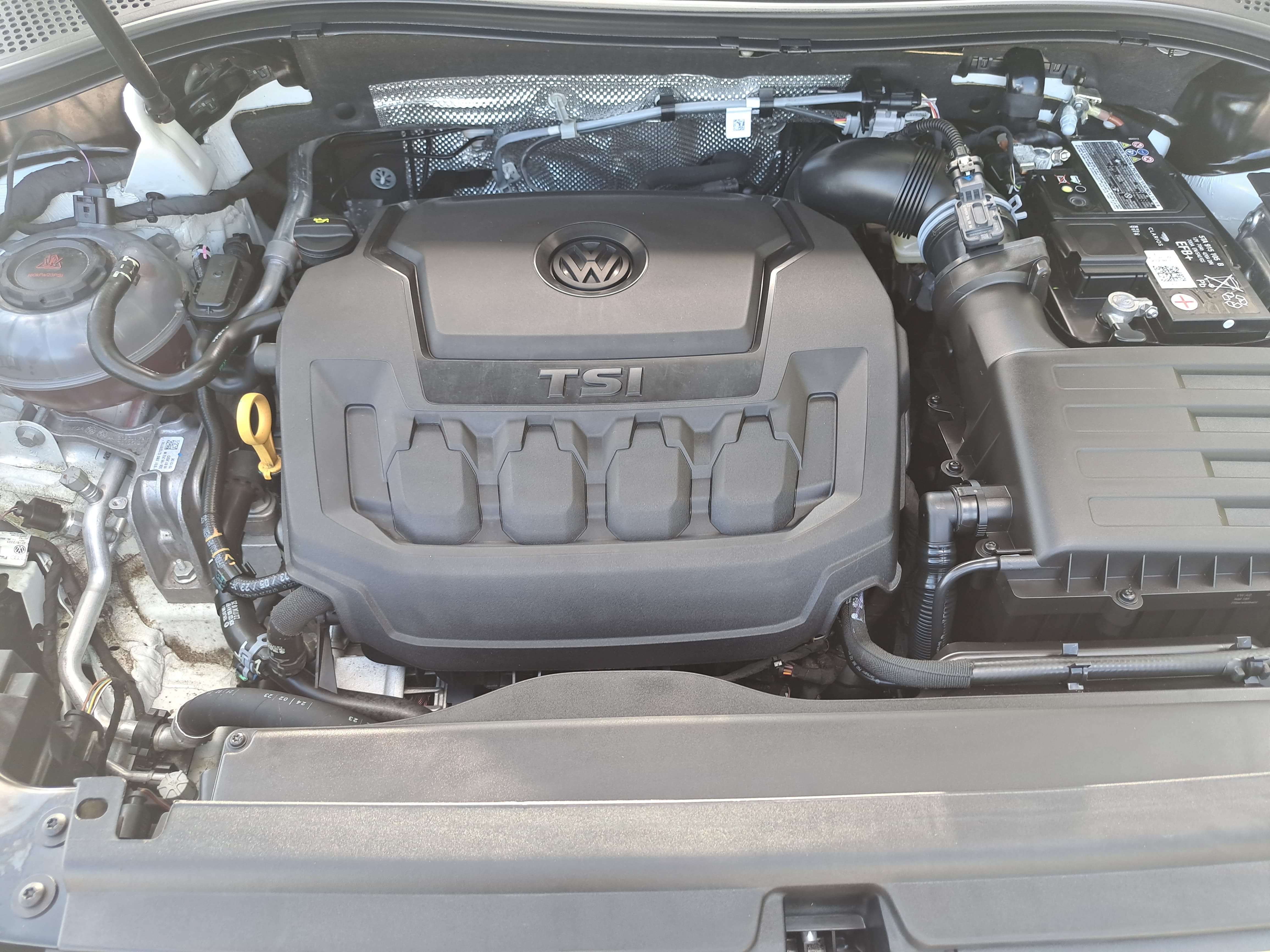 Certified 2023 Volkswagen Tiguan SE FWD image 30