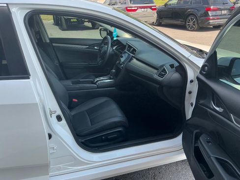 Used 2017 Honda Civic Touring image 9
