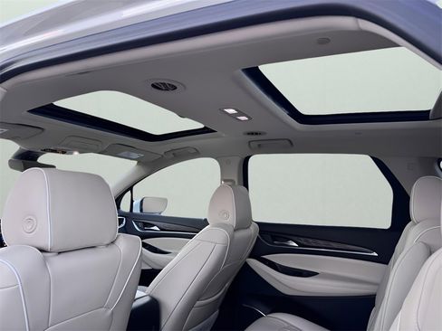 Used 2023 Buick Enclave Avenir w/ Avenir Technology Package image 10