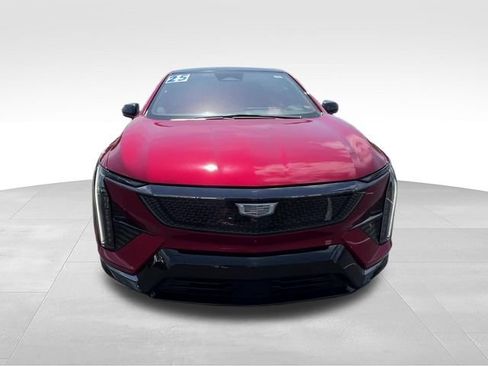 Certified 2025 Cadillac Optiq Sport 2 w/ LPO, Floor Liner Package AWD/4WD image 8